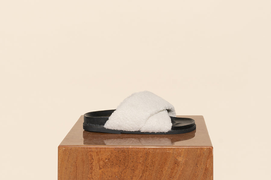 'La Sponda Slide' - White Sherpa