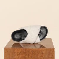 'La Sponda Slide' - White Sherpa